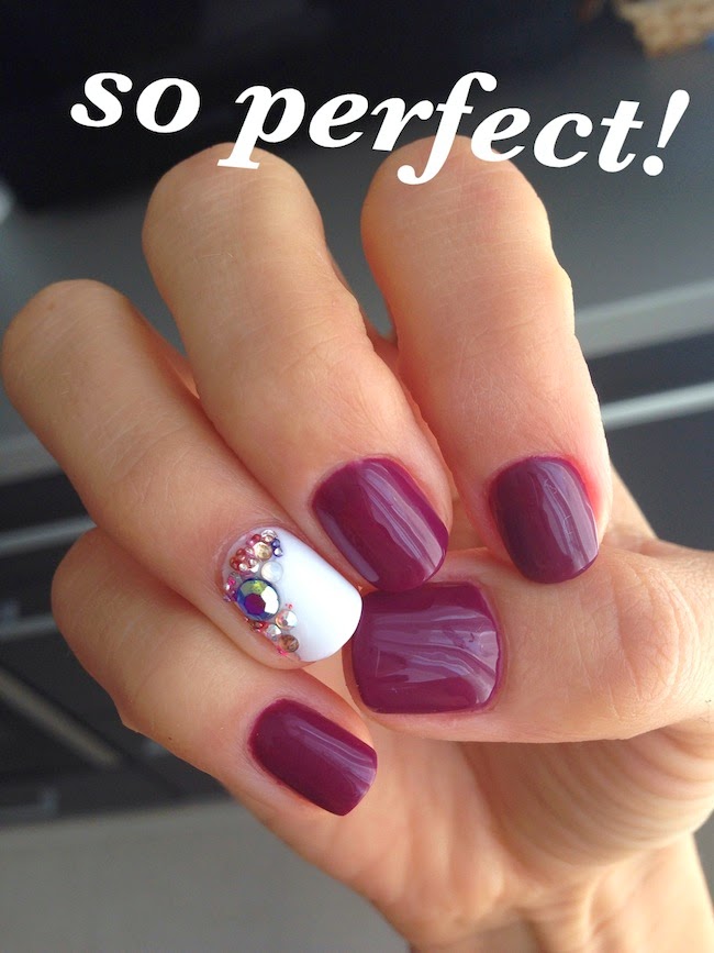 Mix de mov si alb pentru unghii perfecte Nail Art Studio by Lore Cluj Sandra Bendre