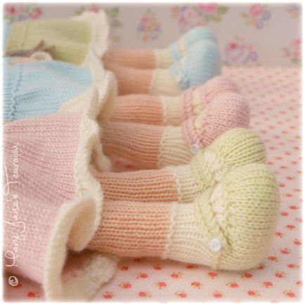 Mary Janes TEAROOM: Little Yarn Dolls knitting pattern...