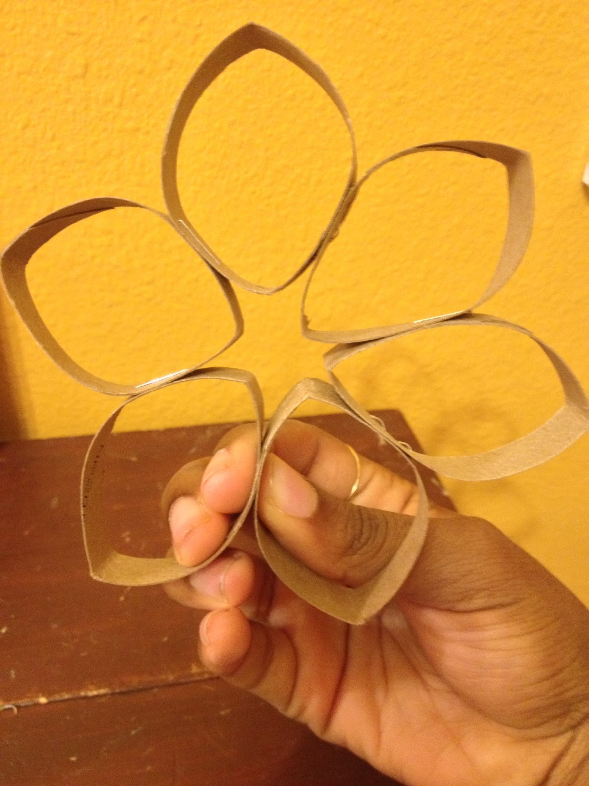 5 Minute DIY Making Flowers Out of Paper Towel Rolls