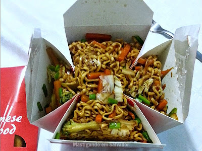 Yakisoba Já: Yakisoba grande na embalagem