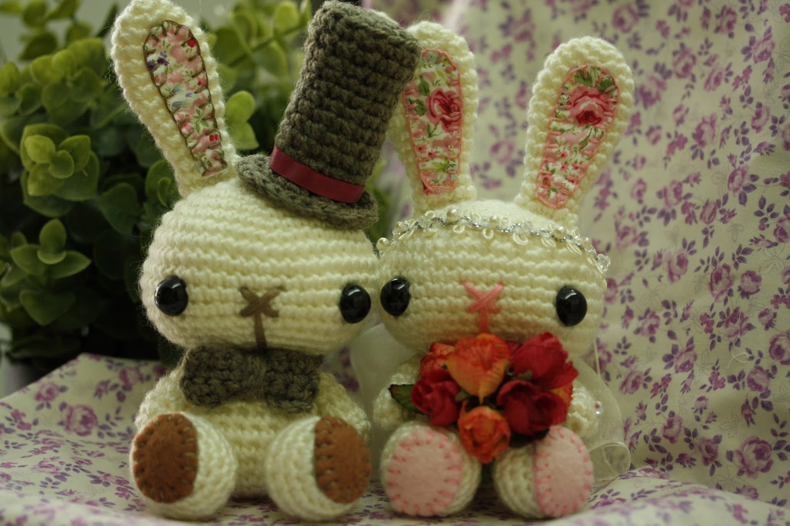 A Pretty Piece: Amigurumi Bunny Couple (?????.???)
