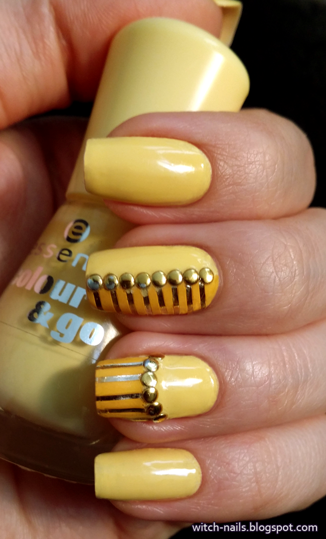 Witch Nails Golden Stripe Nails
