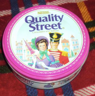 scatola di latta quality street cioccolatini nestlè