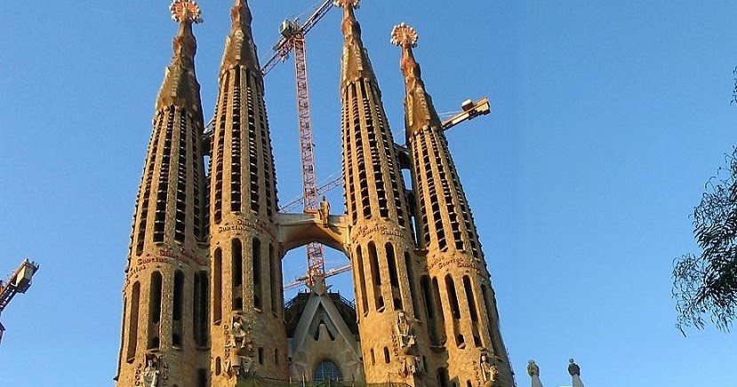 Amazing JPG: An old church in Barcelona Spain they still hadn't finished building yet