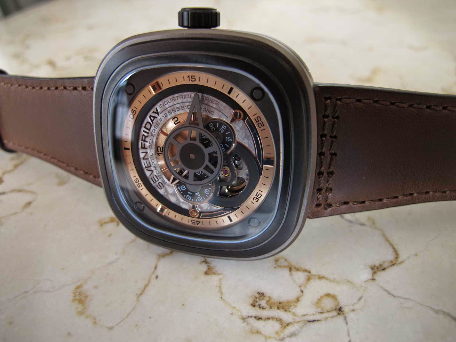Maximuswatches Jual Beli Jam Tangan Second Baru Original Koleksi Jam Very nice and unique Seven Friday Watch Cocok untuk Anda yang sedang mencari jam tangan dengan bentuk Kotak Semi Skeleton
