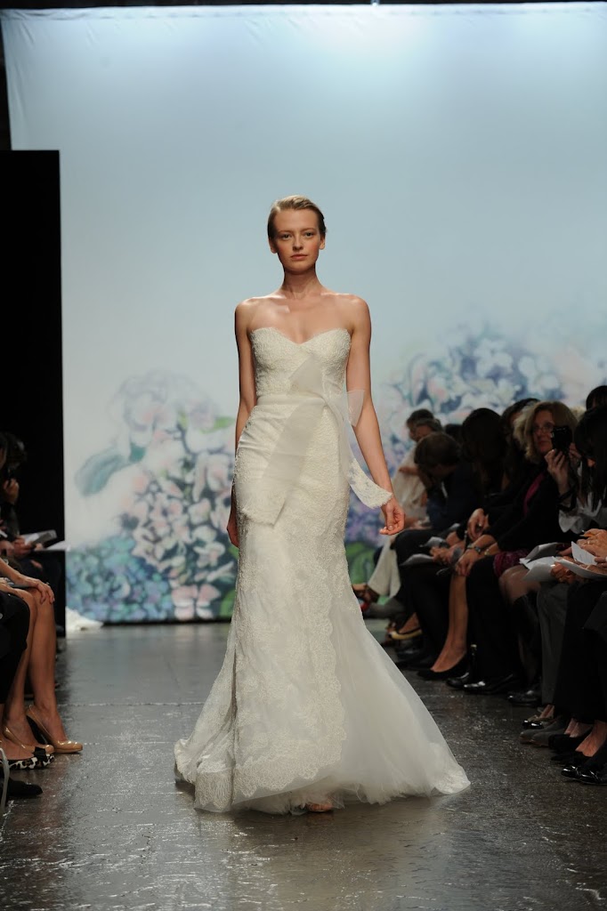 Monique_Lhuillier_Wedding_Dress_Lace_Bow