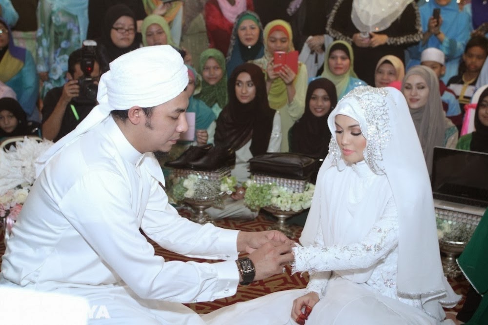 01-Syamsul-Yusof-Puteri-Sarah-Liyana-Sah-Bergelar-Suami-Isteri-ROTIKAYA-1000x666.jpg