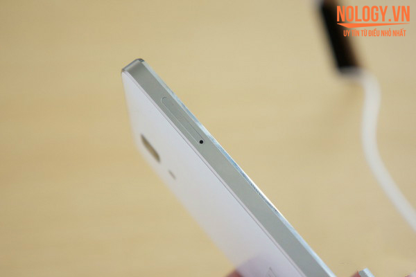 Khe cắm sim của Xiaomi Mi4 Khe cắm sim của Xiaomi Mi4