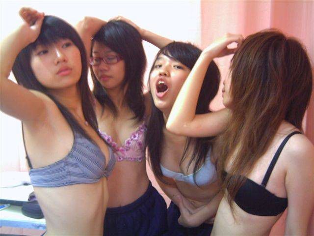 Full ảnh thác loạn khoe hàng của 4 teen Trung Quốc  0