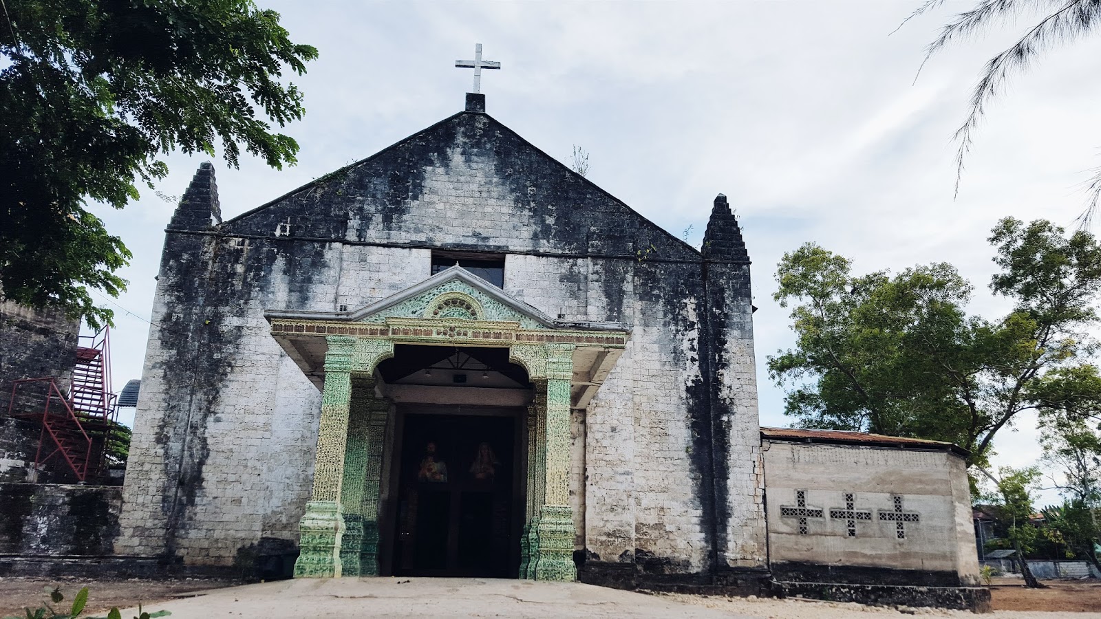 we weren t able to come inside because we were on a hurry to catch the last trip back to dumaguete more reasons for us to come back to siquijor we weren t able to come inside because we were on a hurry to catch the last trip back to dumaguete more reasons for us to come back to siquijor