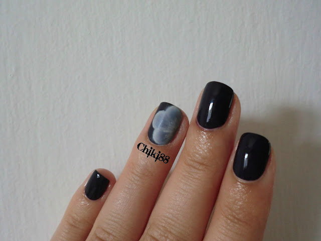 Nail art - Purple and flower - foto senza flash