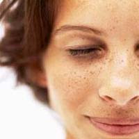 Tips Menghilangkan Flek Pada Wajah Dengan Mentimun [ www.BlogApaAja.com ]