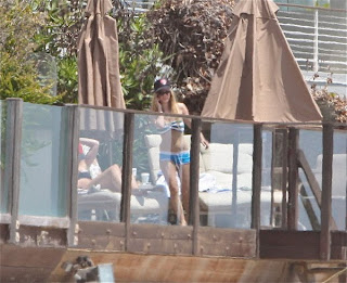Avril Lavigne in wet bikini top and blue shorts having fun1