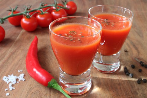 Boisson de poivre Cayenne pour perdre du poids, réduire le taux de cholestérol et soulager la douleur Boisson de poivre Cayenne pour perdre du poids, réduire le taux de cholestérol et soulager la douleur