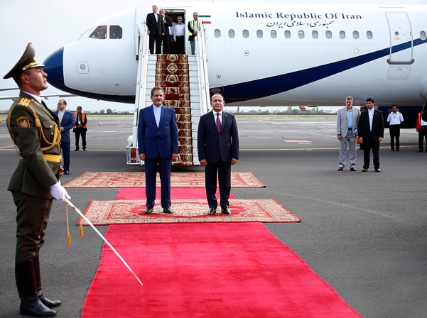 El primer vicepresidente de Irán llega a Armenia en visita oficial
