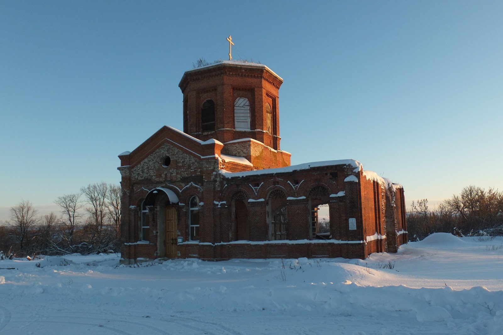 Храм зимой