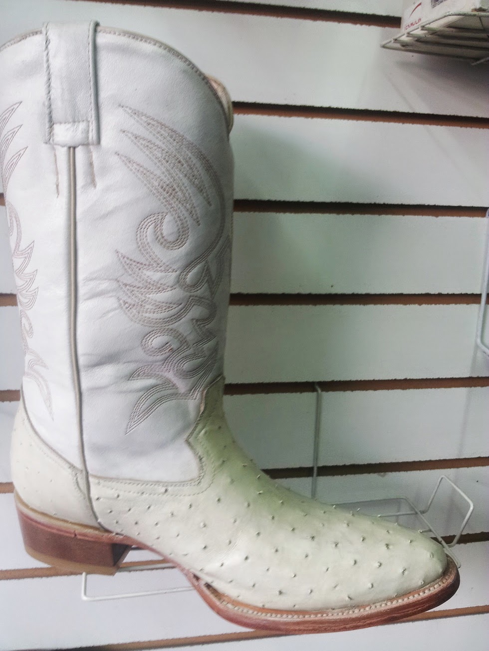 botas vaqueras blancas