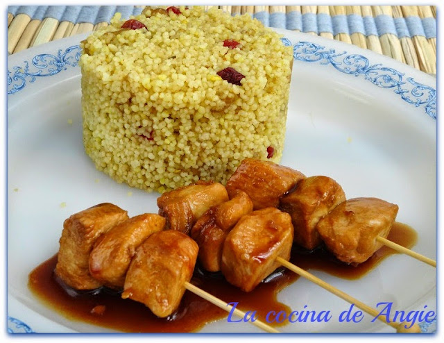 Cous Cous Con Cebolla Caramelizada, Arándanos Y Pollo Teriyaki
