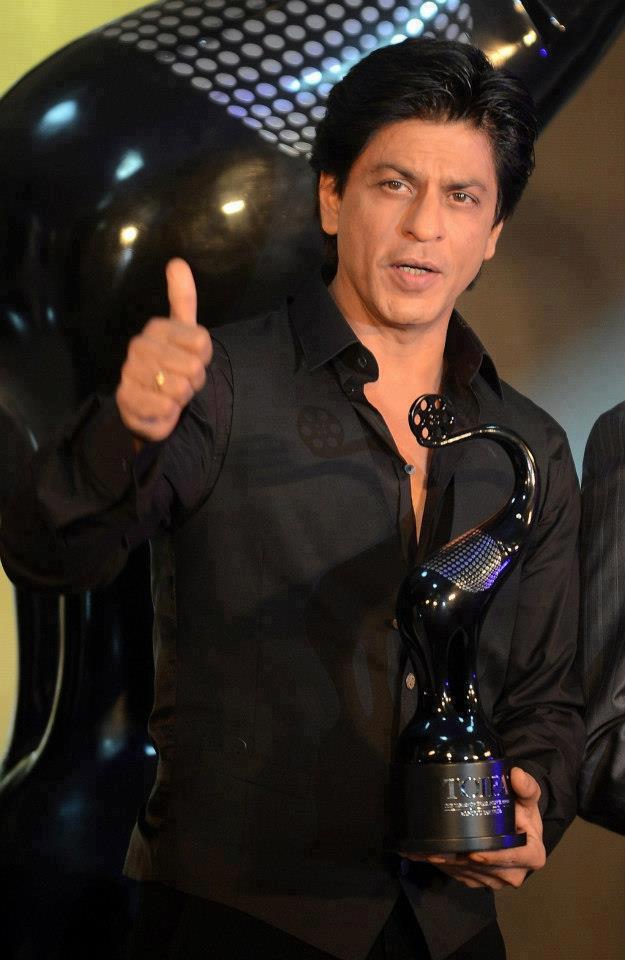 Shah Rukh Khan Unique King Khan Januari 2013<script async src=