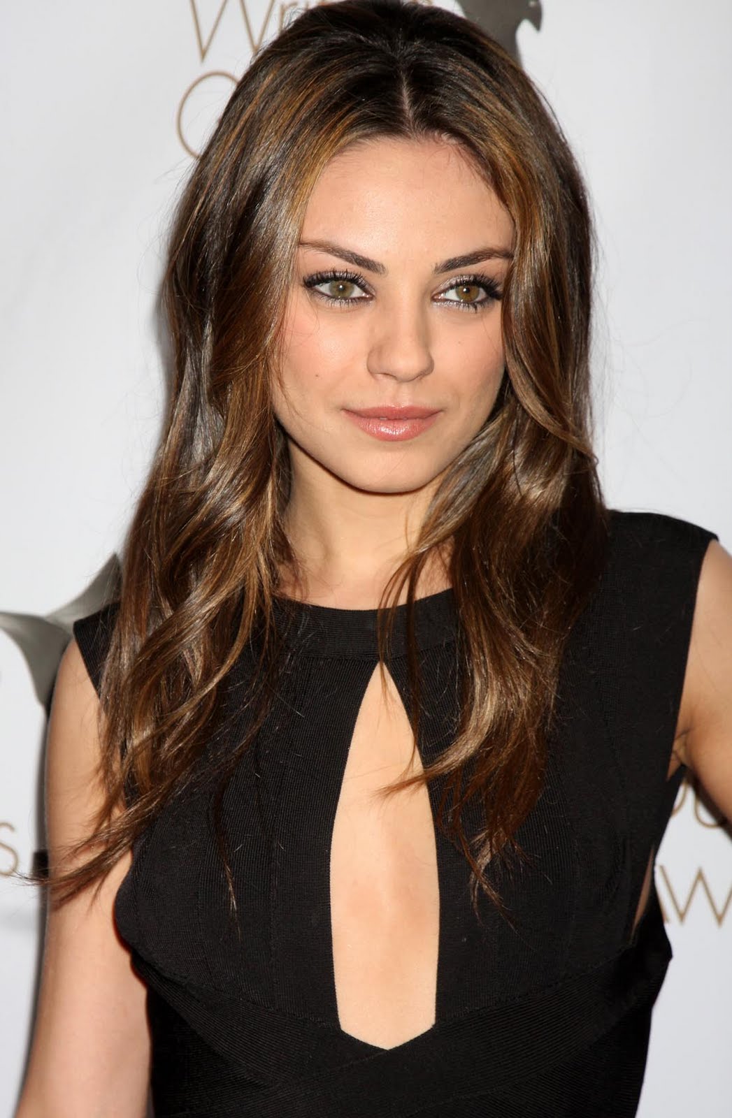 Hotties Wallpapers: Mila Kunis Hot Pictures