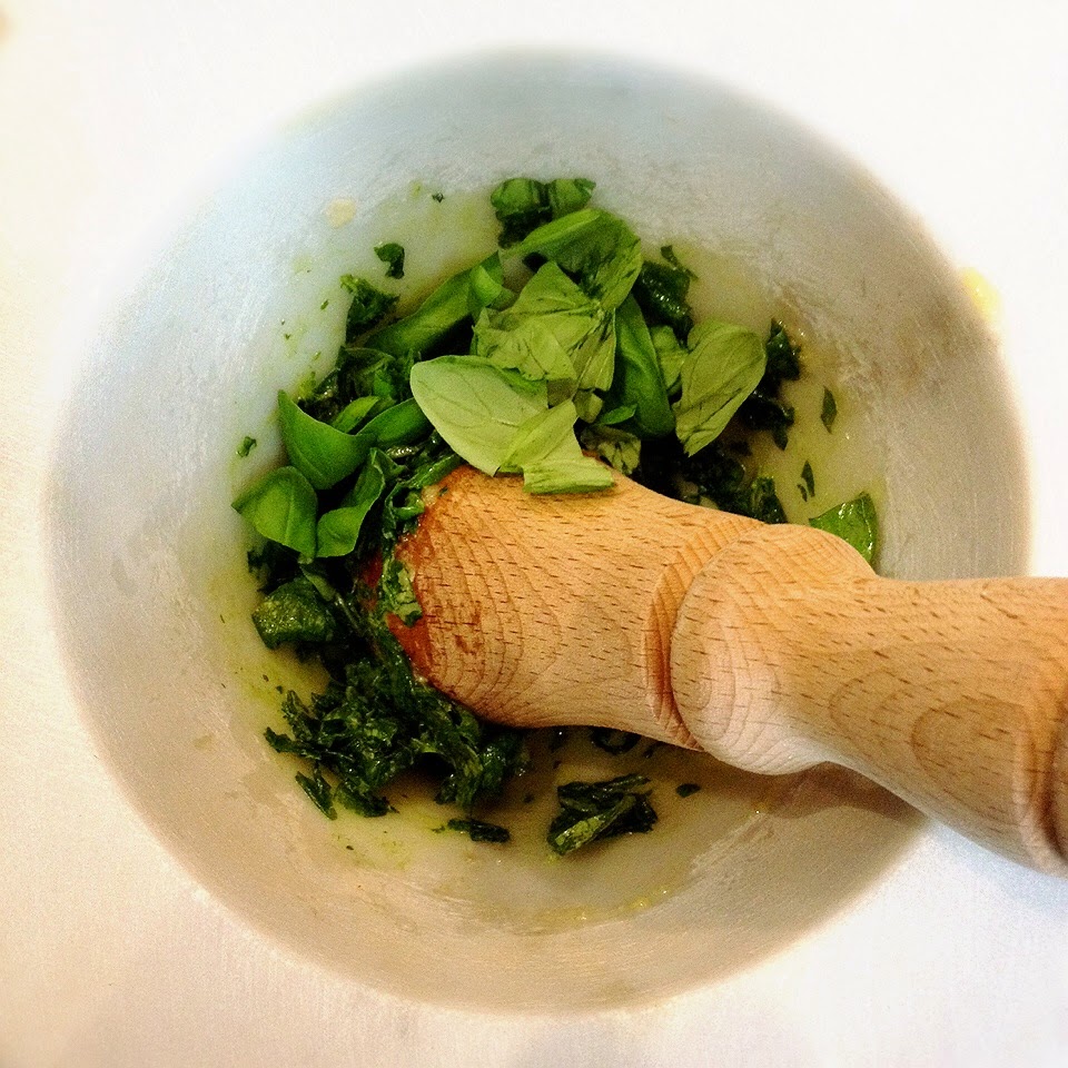 LE CINQUE ERBE Il PESTO genovese al mortaio, patrimonio culturale