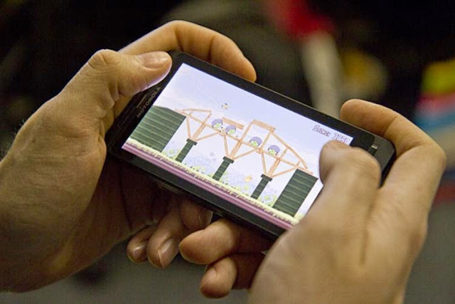Main game via smartphone