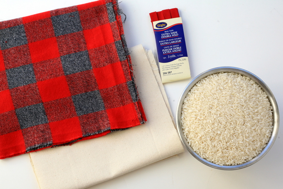 Easy heatup rice bag and flannel case tutorial! Great DIY gift