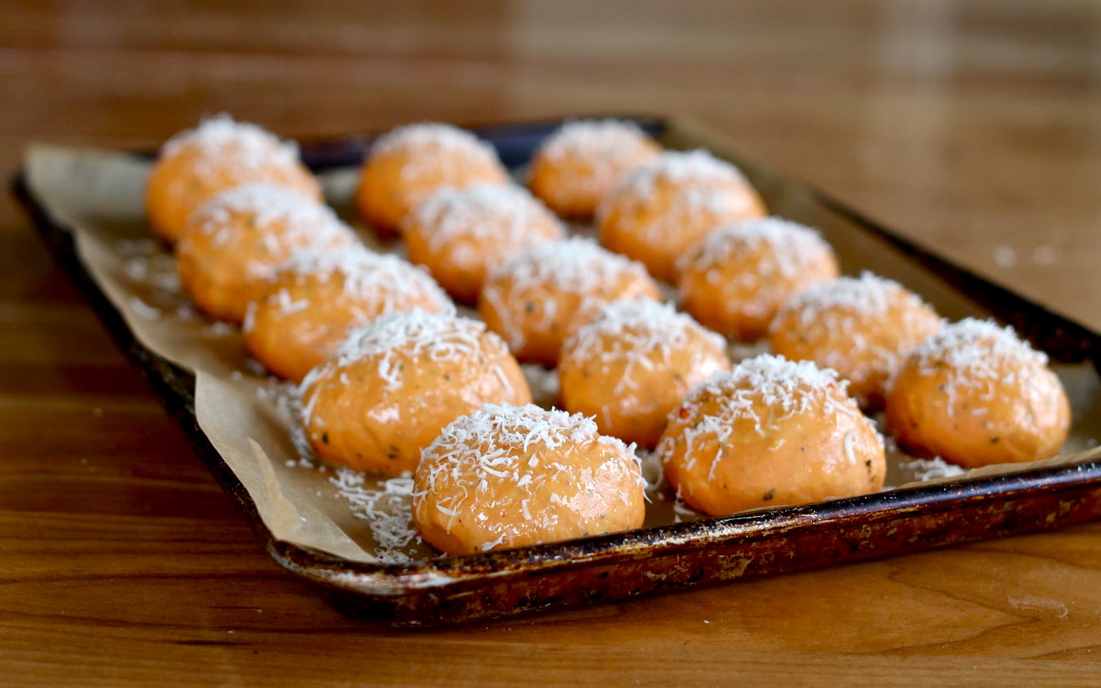 Yammie's Noshery Tomato Basil Rolls