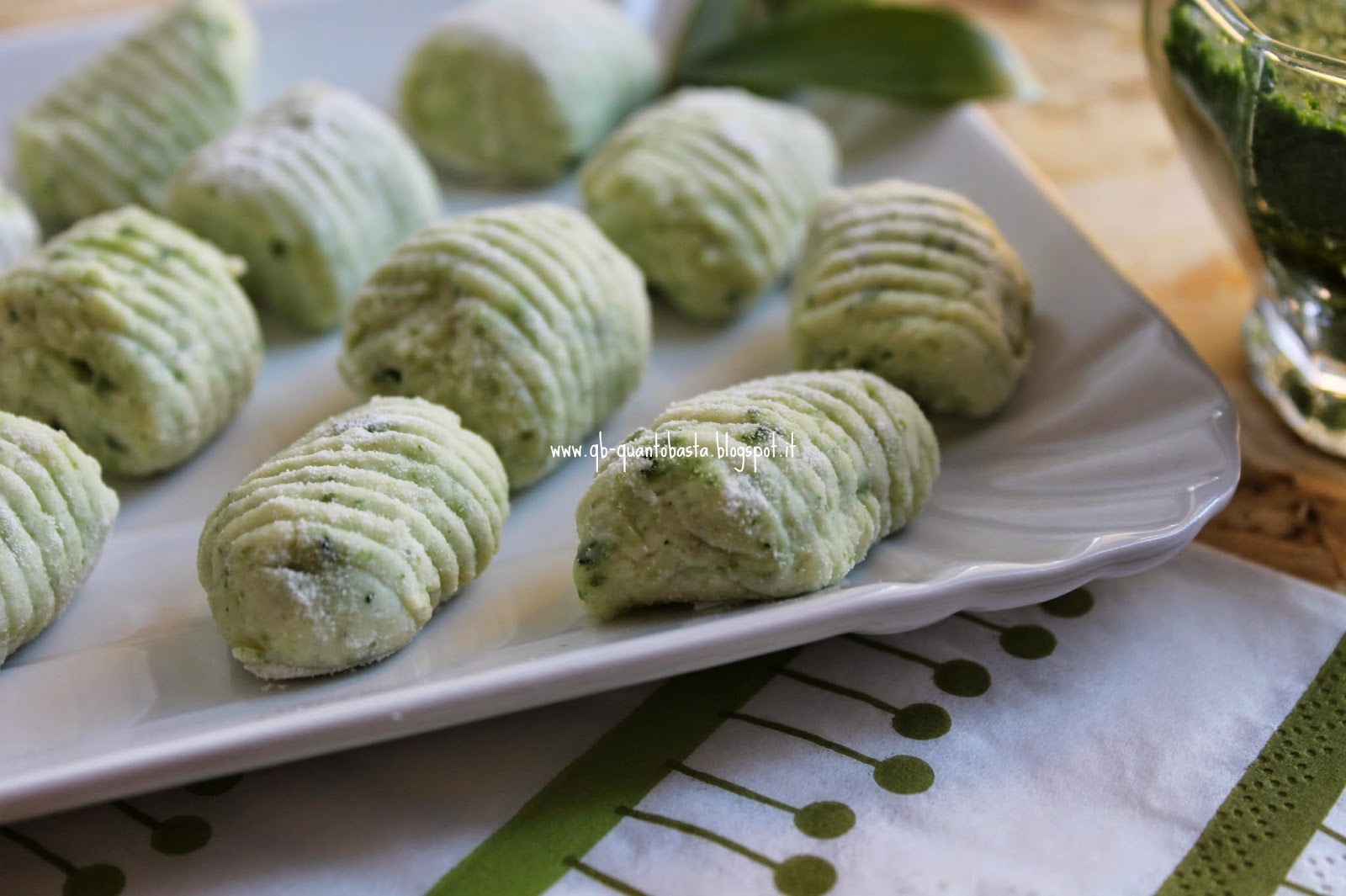 gnocchi di ricotta con erbe di campo