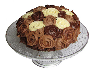 cake, icing, tools, sugar, chocolate, flowers, roses, swirls, cute, birthday