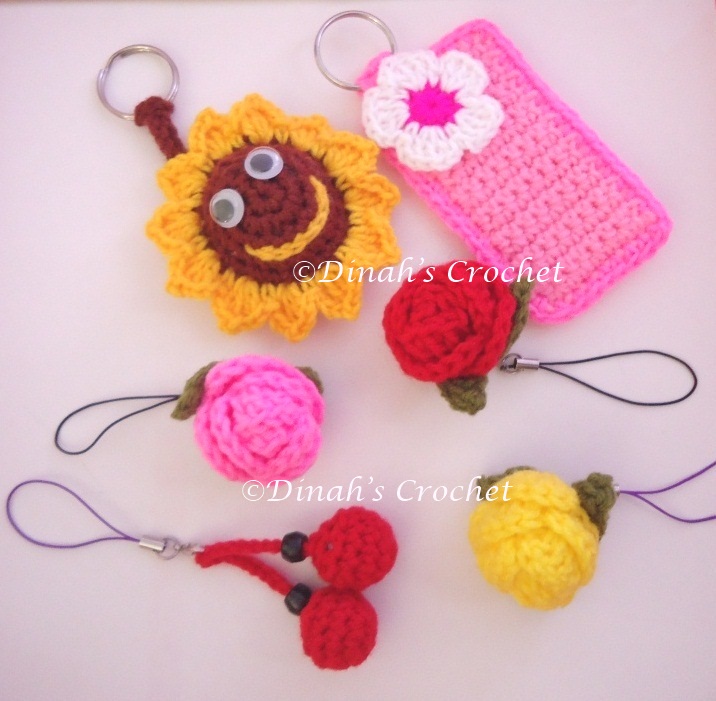 Dinah Crochet: Crocheted keychain / bag charm
