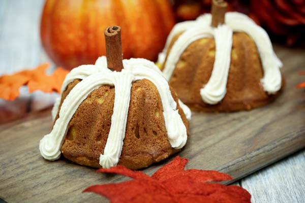 pumpkin mini bundt cakes