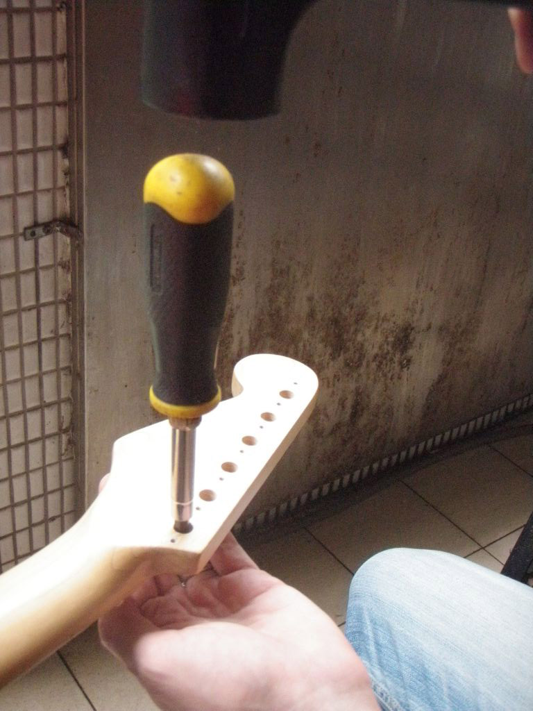 Upgrading Electric Guitar Tuners DIY Strat (and other guitar & audio