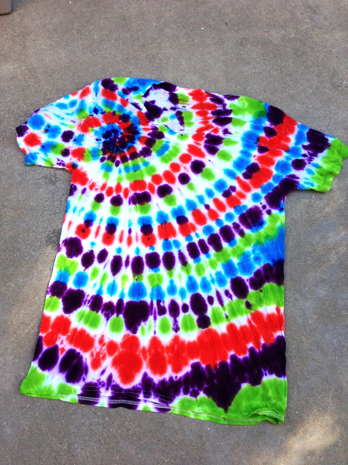 how to make a spiral tie dye shirt