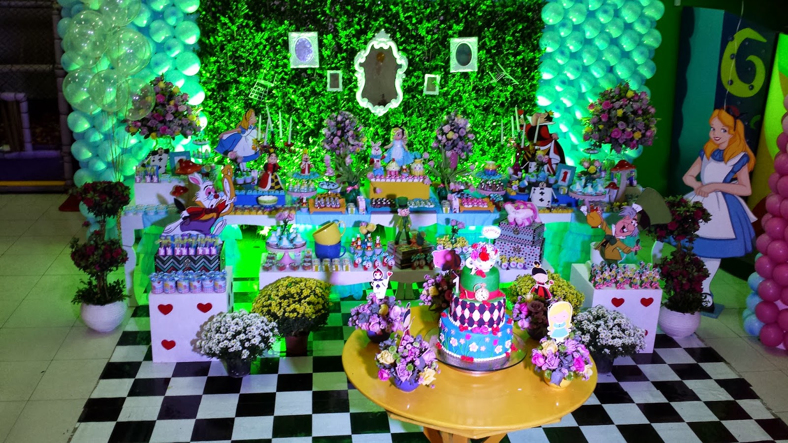 Festas e Cia Arquitetura e Eventos Alice no País das Maravilhas 1 Festas e Cia Arquitetura e Eventos Alice no País das Maravilhas 1