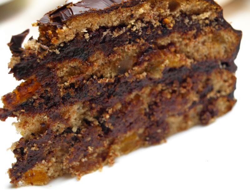 Gastrolove Gingerbread cake with dried prune filling