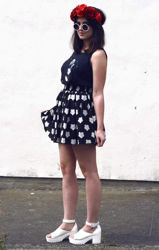 kiss tee, kiss, rock, rock chic, hippy, hippie, flower child, 70's look, hippy outfit, daisy printed, skater skirt, hearts and bows, ark clothing, rose crown, flower crown, red rose crown, flower headwear, flower headpiece, floral headwear, festival headwear, white chunky heels, uk fashion, fashion blogger, uk fashion blogger, grunge sunglasses, circle sunglasses,