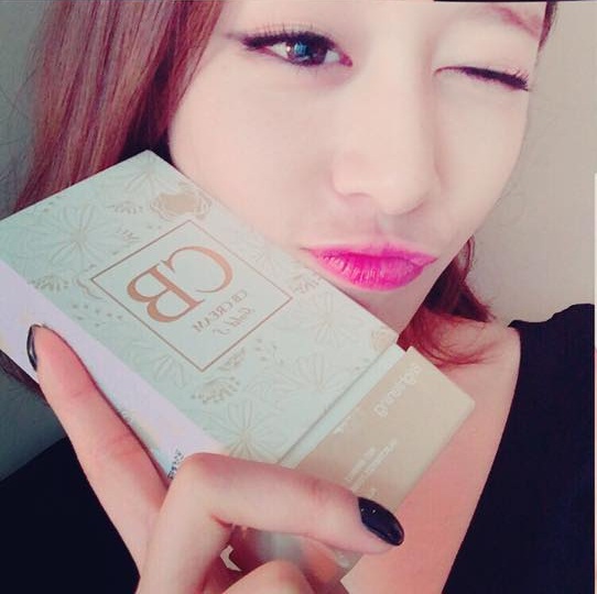 Cute SelCa of Tara's JiYeon Daily Korean Celebrity Pictures