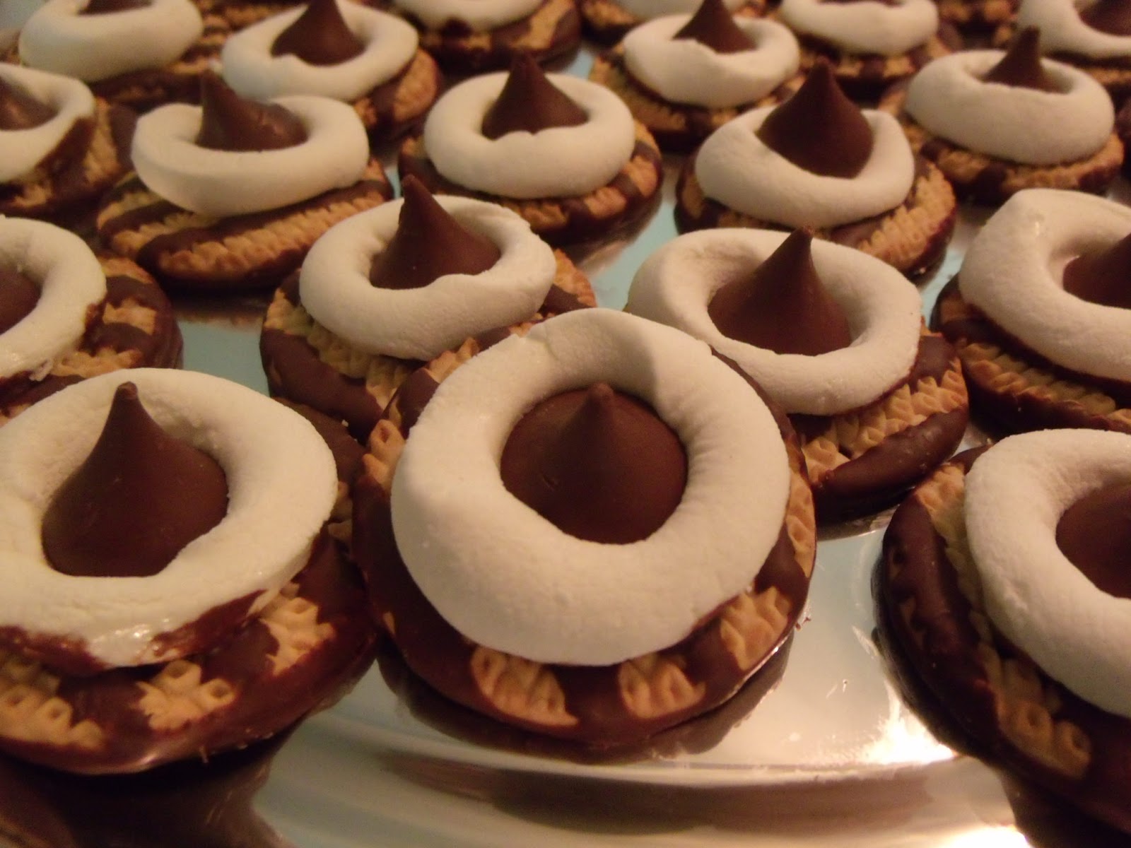 Ma's Apron Strings Keebler Elves Hard at Work