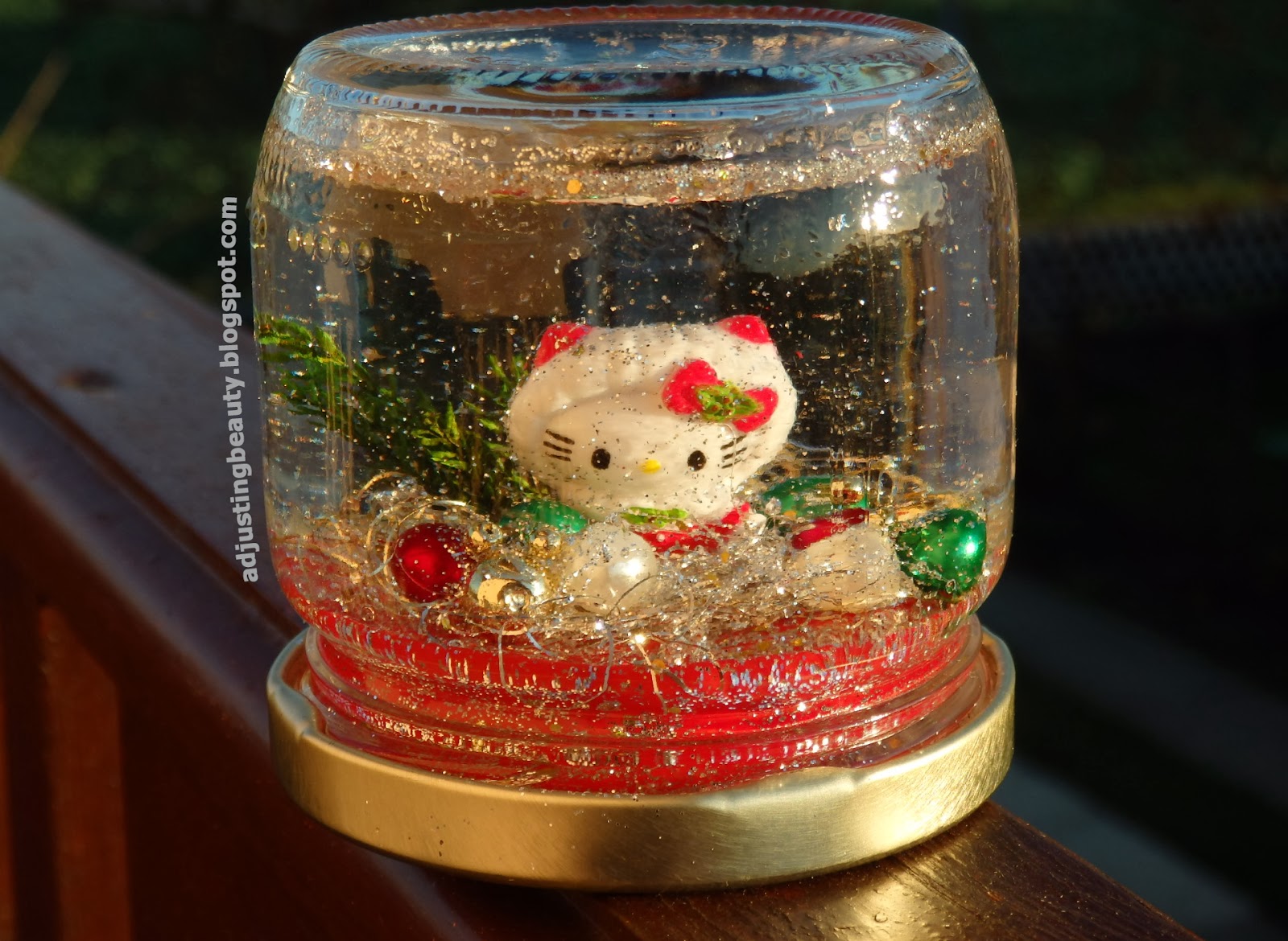DIY Snow / Glitter Globe Adjusting Beauty