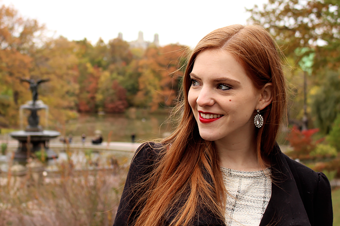 Vintage retro style fashion blogger outfit in Central Park NYC