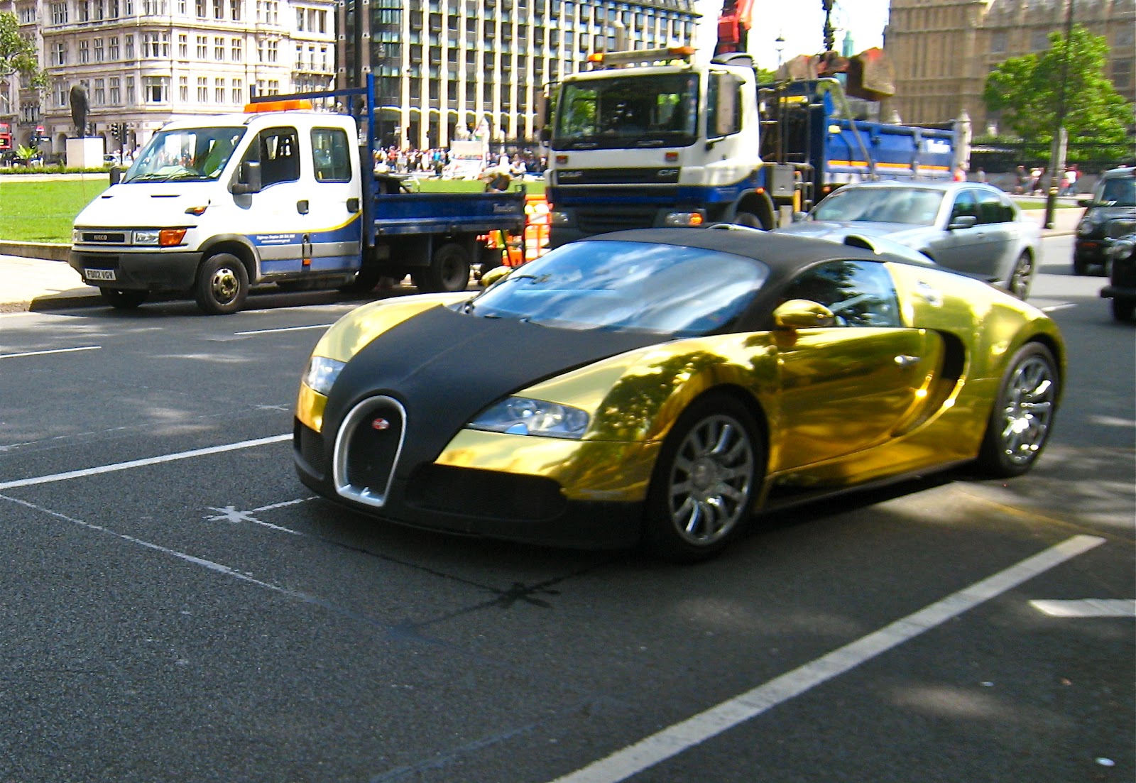 Gold-bugatti-veyron.jpg