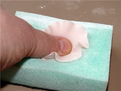 Украшаем торт розами из сладкой мастики Украшаем торт розами из сладкой мастики