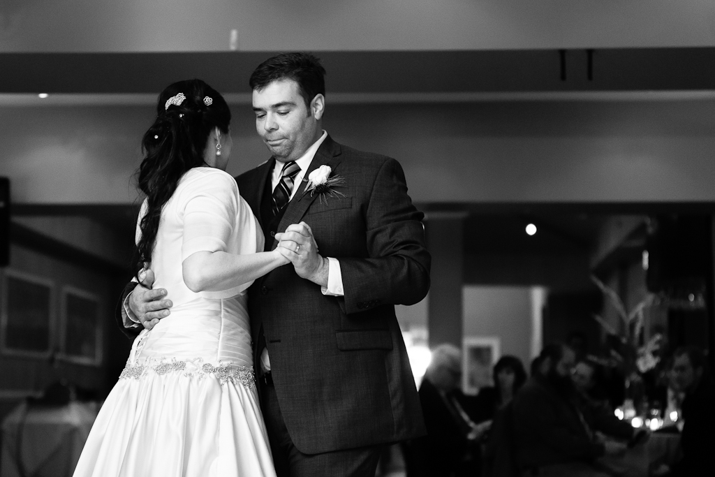 IMAGE: http://4.bp.blogspot.com/-CUYiXTmmIL4/Uv-tlgAUoRI/AAAAAAAAAZM/hlO8KxX6DUg/s1600/MarylandWeddingPhotographer-26.jpg