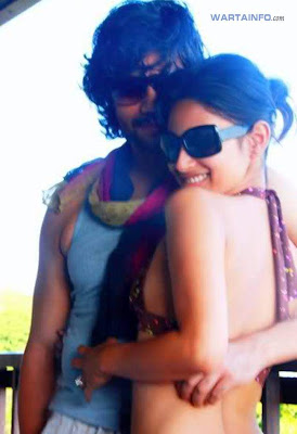 Foto Hot Mesra Seksi Bikini Mouni Roy bersama mantan kekasihnya Artis Pemeran Dewi Sati di Mahadewa Foto Hot Mesra Seksi Bikini Mouni Roy bersama mantan kekasihnya Artis Pemeran Dewi Sati di Mahadewa