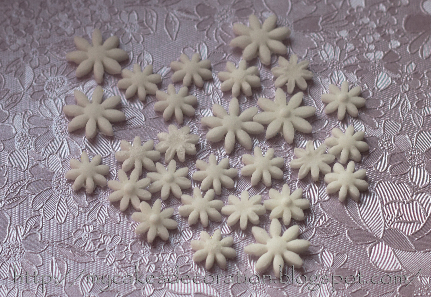 All about cakes: Цветочные вырубки для мастики