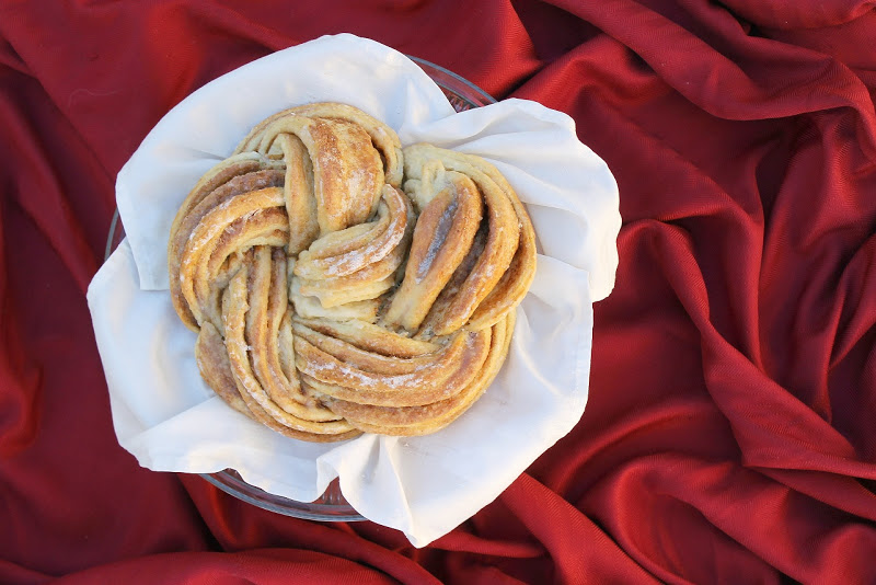 Step by Step Gourmet Cinnamon Rose Bread