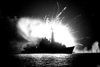 Misteri Mayat-Mayat Kaku "Ourang Medan" Ship_explode