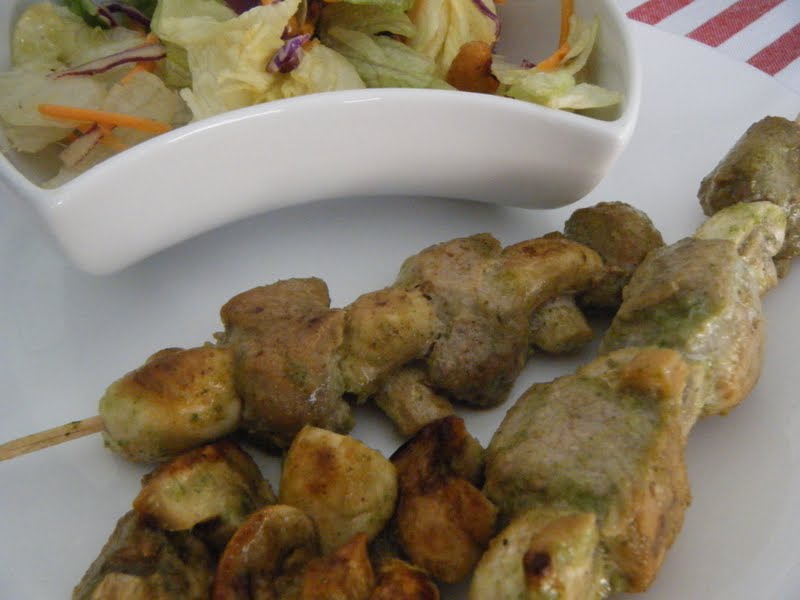 Tomillo, laurel y otras cosas de comer.: BROCHETAS DE SOLOMILLO Y