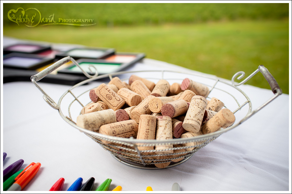 Wine guest book Using wine corks as your guest book